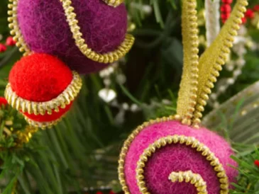 Zipper Felted Ball Ornament Pattern